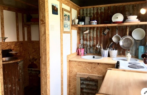 Saint Kew Apartment | The Shepherds Hut, secluded and countryside views.