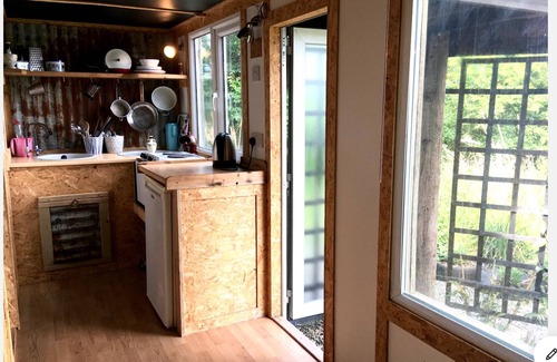 Saint Kew Apartment | The Shepherds Hut, secluded and countryside views.