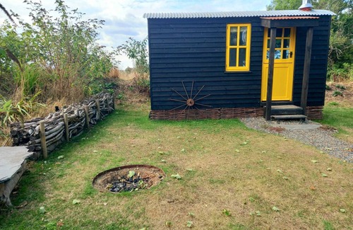 Saint Kew Apartment | The Shepherds Hut, secluded and countryside views.