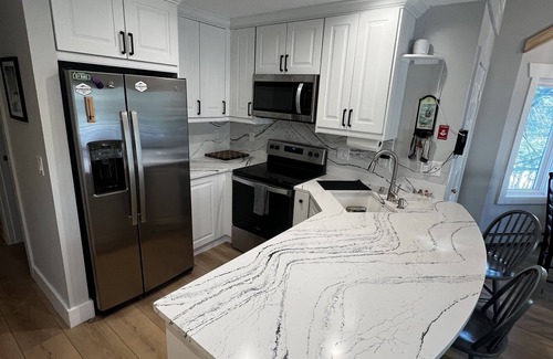 West Dover Condo | The Shred Chalet, Walk to Lifts and Ski-in!