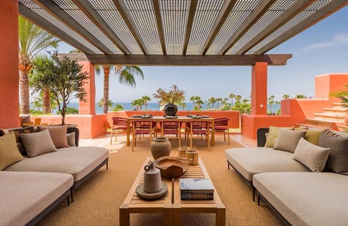 New Golden Mile Cottage | The Signature Penthouse