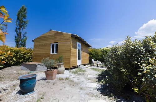 Lagnes House | The silk veil Chez Manon with a view of the Luberon mountains, Wi-Fi and air conditioning
