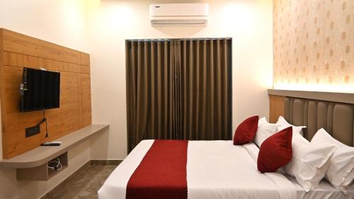 Dwarka Hotel | The Sky Comfort Hotel Mahi