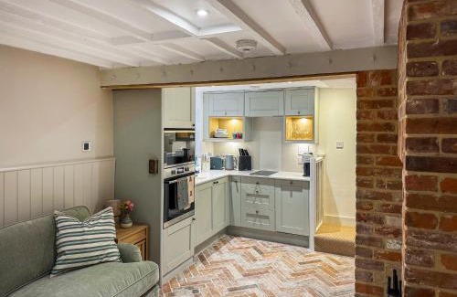 Stratford Saint Mary House | The Snug Cottage