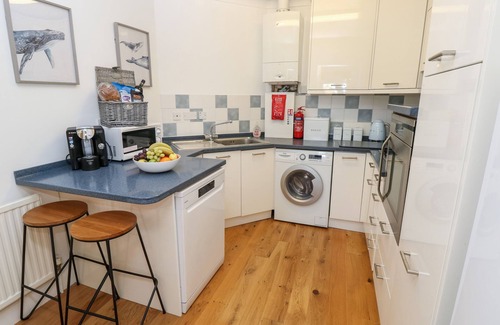 Totland Bay Cottage | THE SNUG, pet friendly in Totland