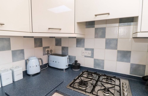 Totland Bay Cottage | THE SNUG, pet friendly in Totland