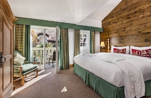 Vail Resort | The Sonnenalp King Room in the heart of Vail Village - pool, spa, walk to ski!