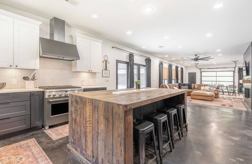 Pleasant View House | The Southern Oasis - Quiet Country Escape with Pool