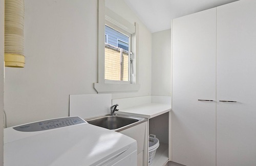 Launceston CBD Cottage | The St.John Cottage - Pet Friendly