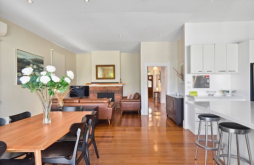 Launceston CBD Cottage | The St.John Cottage - Pet Friendly