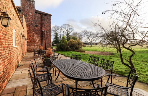 Ryther Cottage | THE STABLES AND WEST WING, family friendly in Tadcaster