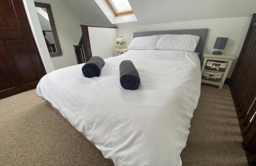 St Austell House | The Stables - Detached Cottage with Private Garden & Hot Tub