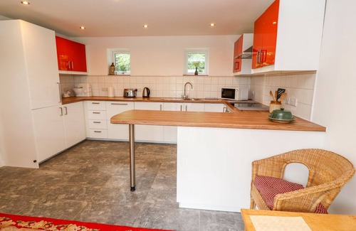 Norley Cottage | THE STABLES, family friendly, with a garden in Norley