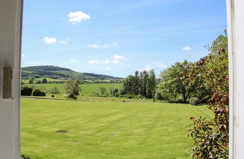 Eaton Mascott Cottage | THE STABLES, family friendly, character holiday cottage in Shrewsbury