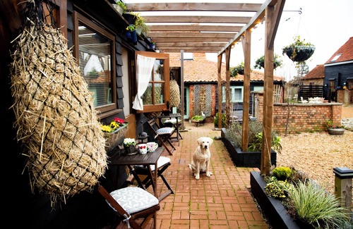 Heacham Ski Chalet | The Stables - Self Catering Chalets by the Beach - Dog Friendly