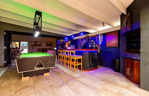 Langebaan House | The Stagger Inn Langebaan - Pool table