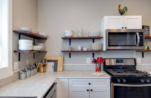 Luray House | The Sterling- walk to everything Luray has to offer! Chef available
