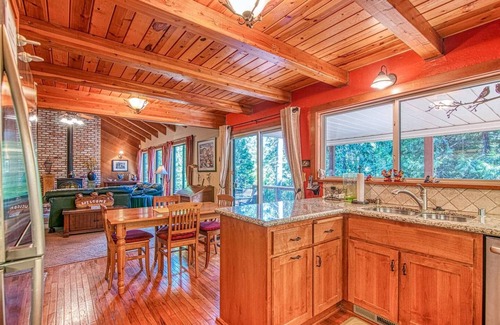 Glencoe Cabin | The Stronghold at Lakemont Pines - Hot Tub