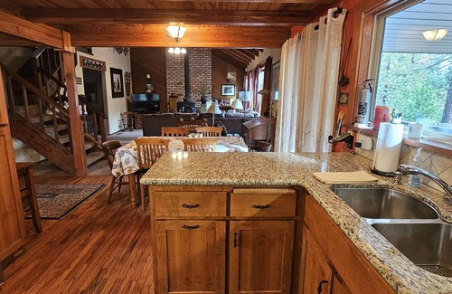 Glencoe Cabin | The Stronghold at Lakemont Pines - Hot Tub