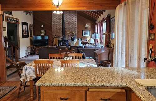 Glencoe Cabin | The Stronghold at Lakemont Pines - Hot Tub