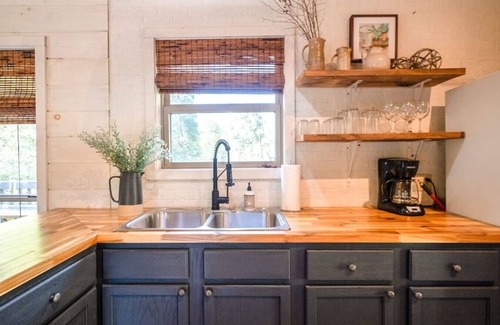 Newnata Cabin | The Studio ~ An Ozark Hideaway
