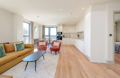 Tottenham Hale Apartment | The Stylish Nest - Two Bedroom Apartment, Sleeps 4