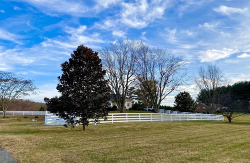 Gordonsville House | “The Suite”. at Chase Cottage - Private Entrance! Luxury accommodations.