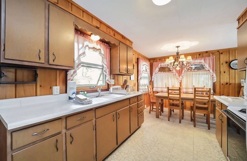Interlochen House | The Summer Cabin | Lakefront house in Interlochen with private beach access