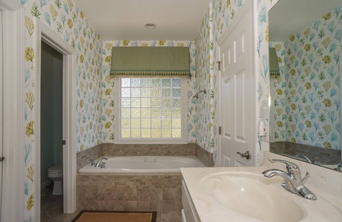 Littleton House | The Summer Shade Inn - Lake Gaston Paddle Boards, Kayaks Included