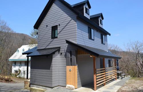 Hokujo Ski Chalet | The Summit Chalet