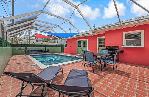 Parrot Cove House | The Sun Sail Retreat - Spacious Home w/Private Pool, 1 Mile to Beach, Walk DT!