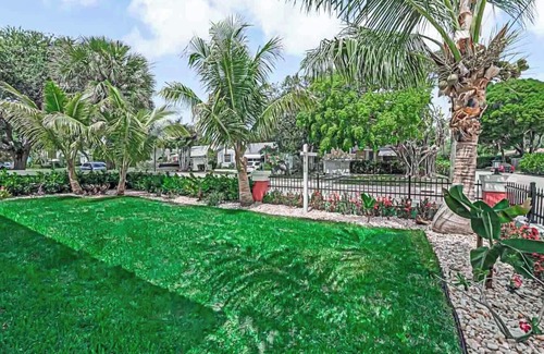 Parrot Cove House | The Sun Sail Retreat - Spacious Home w/Private Pool, 1 Mile to Beach, Walk DT!