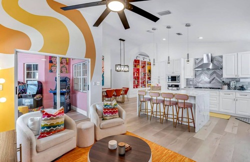 Sunrise House | The Sundae House/Hot Tub/Steps from Sawgrass Mall