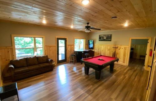 Chalet Village House | The Sundrop - Pool Table, Arcade Games, Outdoor Hot Tub, + Resort Access