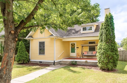 McFerrin Park House | The Sunny Side Up - Only 5 Minutes from Downtown
