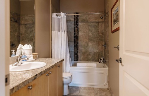 Westbank Apartment | The Sunny Skies at The Cove Lakeside Resort