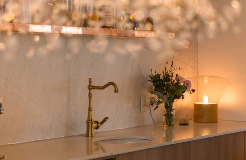 North End Apartment | The Sunset Queen Suite - Boutique Guest Suite