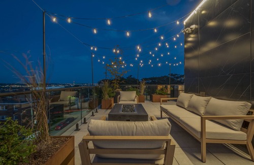 North End Apartment | The Sunset Queen Suite - Boutique Guest Suite