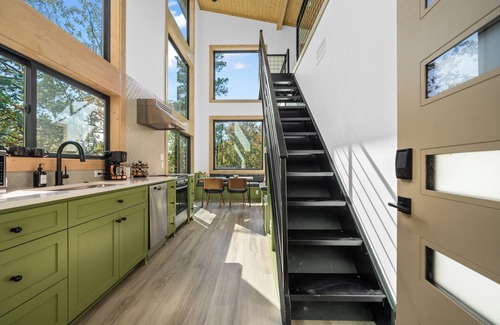 Hot Springs Cabin | The Swallow Treehouse, Hot Tub, Mountaintop