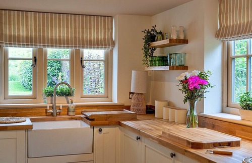 Blandford Forum Cottage | The Thatch at Winterborne Houghton