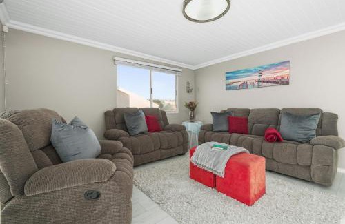 De Kelders House | The Tides at Gansbaai by Host Agents