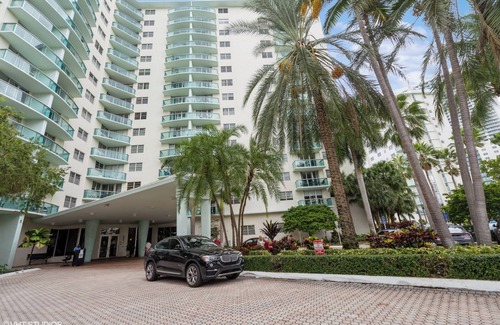Hollywood South Central Beach Apartment | The Tides Building Private Apartments