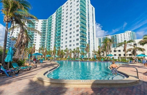 Hollywood South Central Beach Apartment | The Tides Building Private Apartments