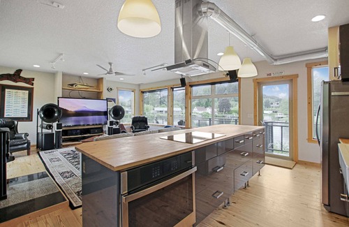 Skamokawa House | The Tides Waterfront Retreat
