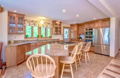 Center Ossipee House | The Tinker Bell on Ossipee Lake with Water and Mountain Views.