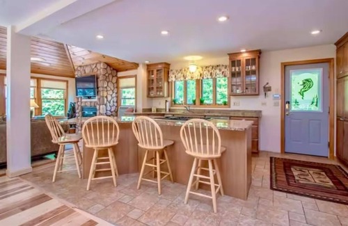 Center Ossipee House | The Tinker Bell on Ossipee Lake with Water and Mountain Views.