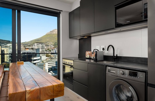 Cape Town City Centre Apartment | The Tokyo Aparthotel by Totalstay
