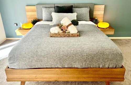 Sanctuary Lakes House | The Tournament House - Luxe Golf Resort Sanctuary Lakes - 20km to Melbourne CBD