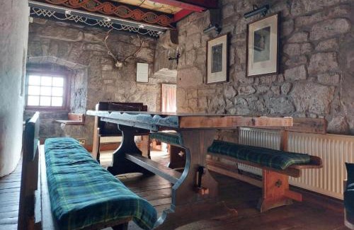 Airth House | The Tower at Plane Castle - Sleeps 4 - Pets Ok