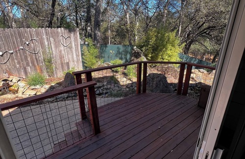 Placerville House | The Tree House 4-bedroom house in charming Placerville with AC sleeps 8